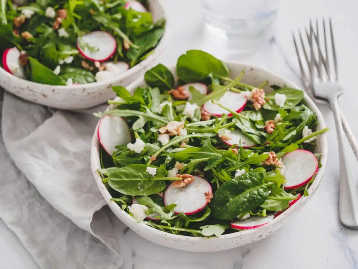 Spinach Salad With Lemon Dressing and Parmesan